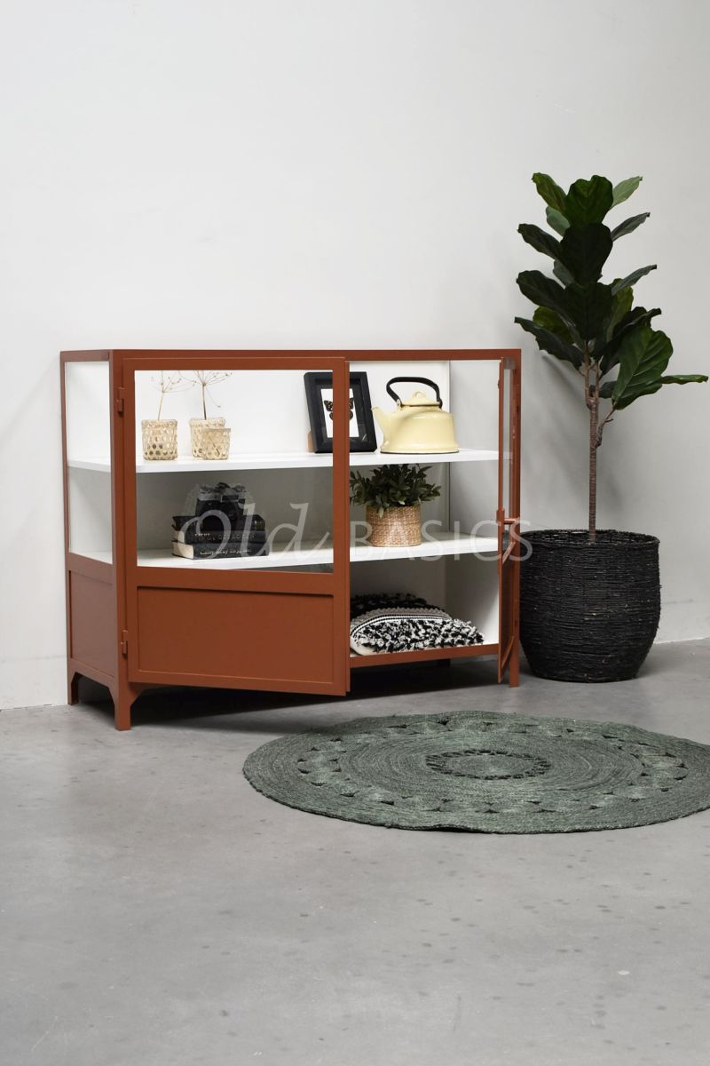 Detail van Apothekerskast Vitrine, 2 deuren, RAL8004, terra, rood, oranje, bruin, materiaal staal